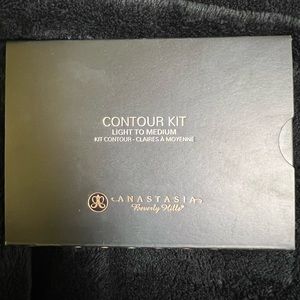 Anastasia Beverly Hills Contour Kit in Light to Medium